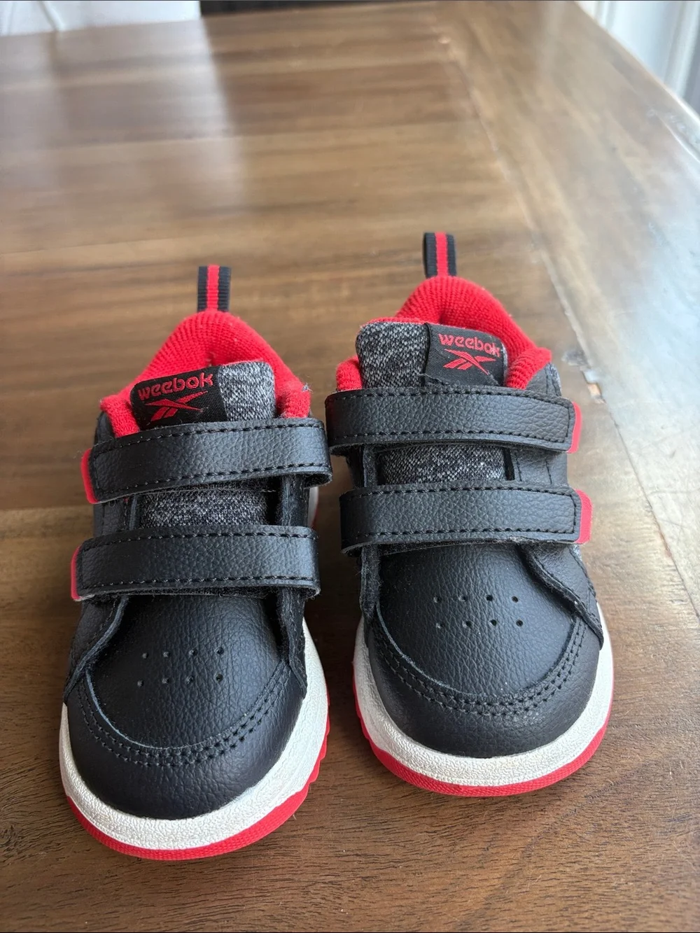 Reebok Weebok Toddler/ Little Kids Black and Red Velcro Sneakers